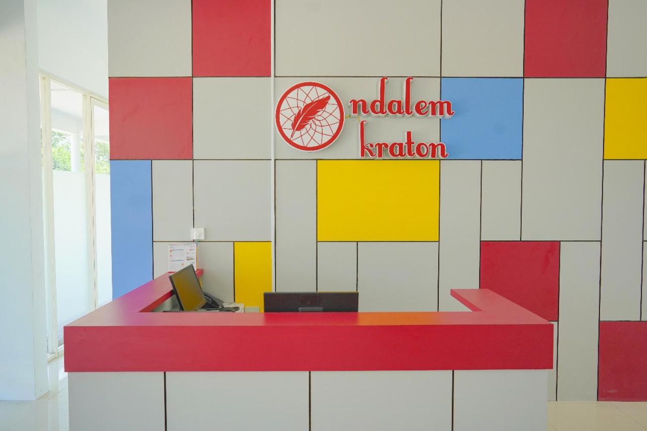 Ndalem Kraton Hotel 시도알조 외부 사진